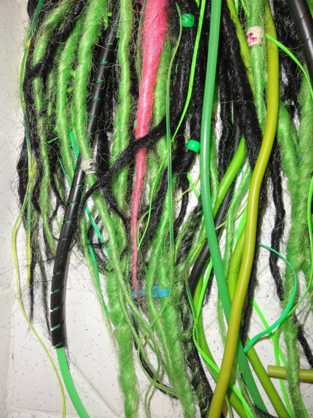 Single Green & Black Dread Falls rexlace tubing beads hair extensions dreads - Picture 9 of 16